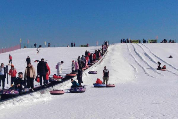 呼和浩特新建冰雪场免费开放，呼和浩特滑雪场哪个好