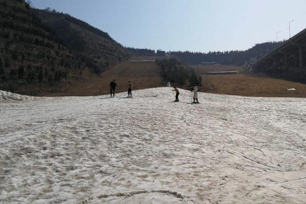 河南有哪些好玩的滑雪场，河南滑雪场推荐