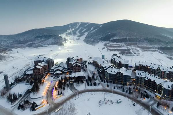 国内三大滑雪场是哪几个，三大滑雪场开板时间