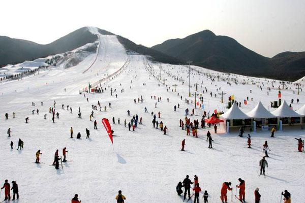 天定山滑雪场什么时候开，门票交通