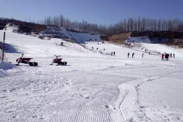 龙泉国际滑雪场在哪里，龙泉国际滑雪场门票多少钱