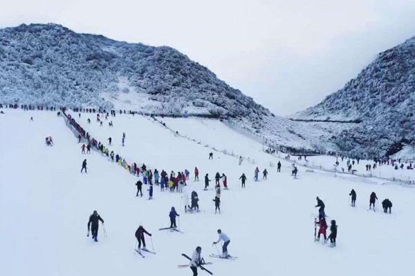 重庆滑雪场有哪些开放时间及门票价格