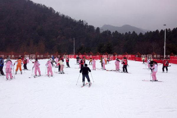 五老峰国际滑雪场怎么样，五老峰国际滑雪场多少钱