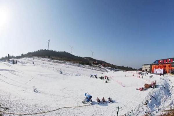 重庆云阳龙缸滑雪场开放时间，重庆云阳龙缸滑雪场滑雪价格