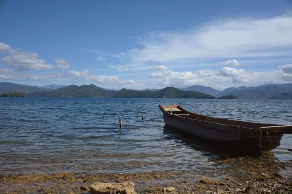 泸沽湖海拔多高，泸沽湖怎么玩