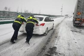 甘肃大雪高速路封闭交通管制详情